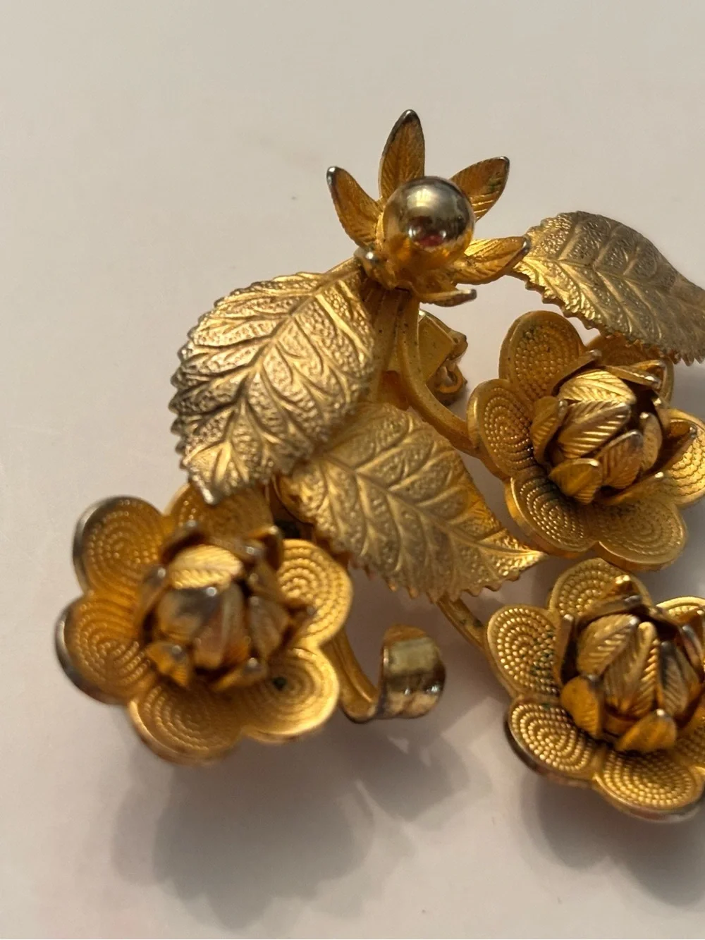 Gold Floral Brooch Pin - Elegant Women's Jewelry